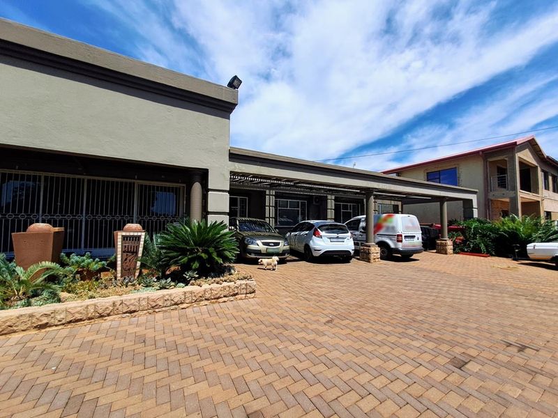 Integrated Living and Business on Zambezi Drive - Photo 3