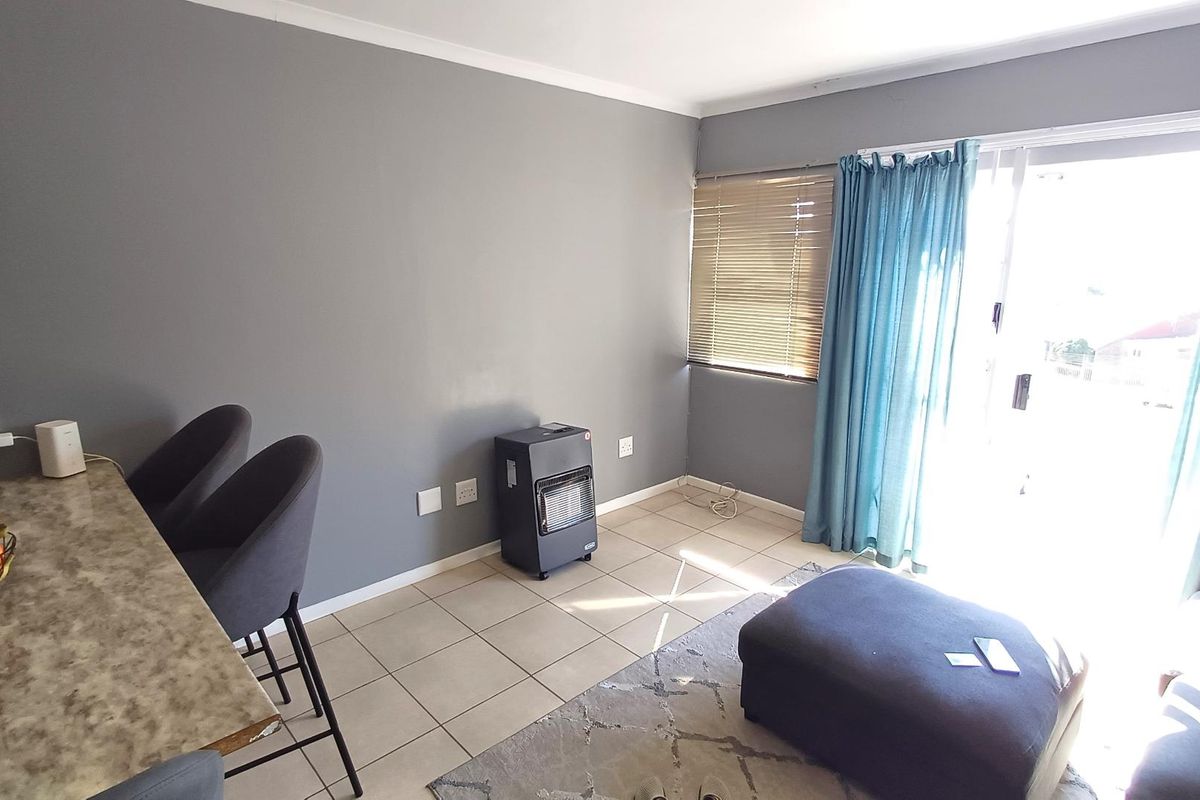 Top floor 2 bedroom apartment in a standalone building within Silverstream - Photo 3
