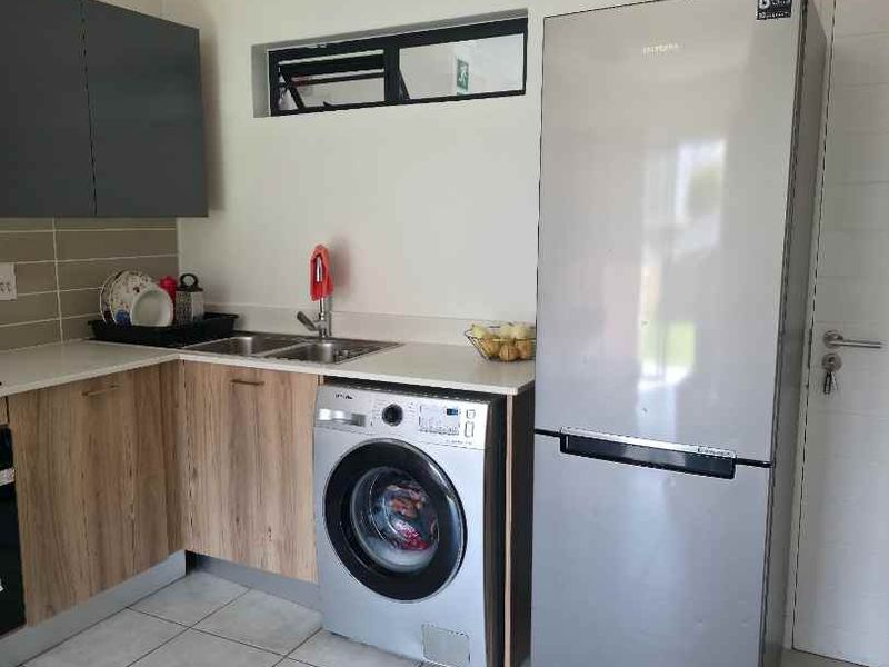 One Bedroom Garden Unit to Let in Linbro Park - Photo 8