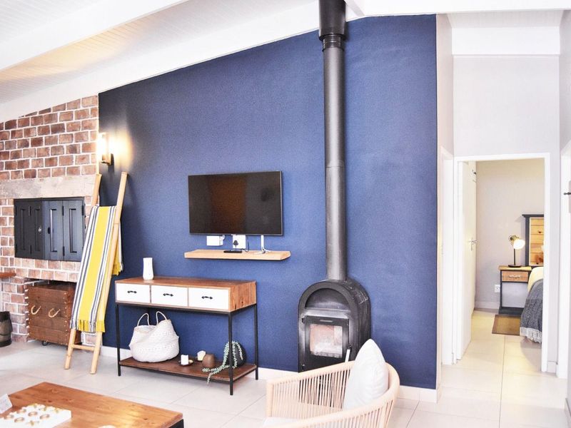 Invest in Luxury: Stunning Henties Bay Retreat! - Photo 8