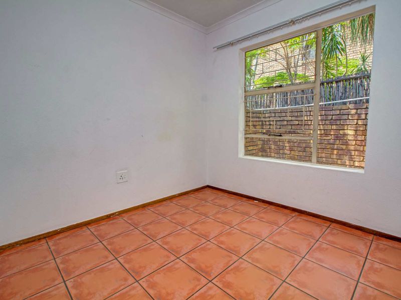 Spacious Townhouse: 2 Beds, Private Garden & More - Photo 9