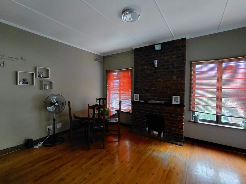 Two homes for the price of one! - Photo 8