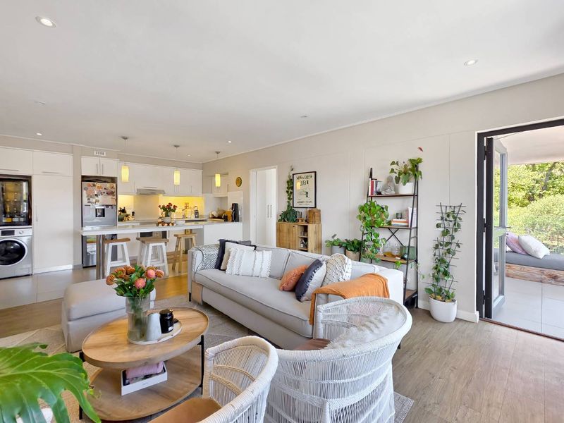 Beautiful Sunny Apartment with Iconic Mountain Views - Photo 3