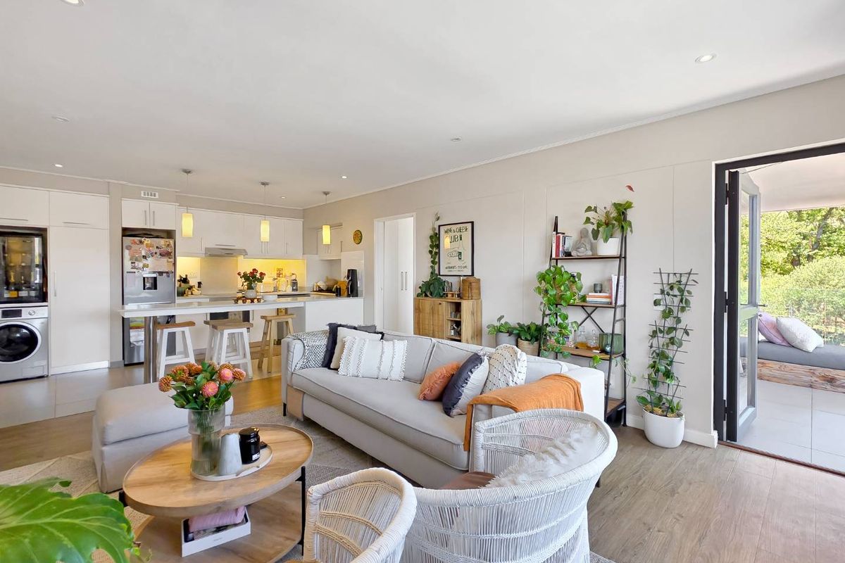 Beautiful Sunny Apartment with Iconic Mountain Views - Photo 3