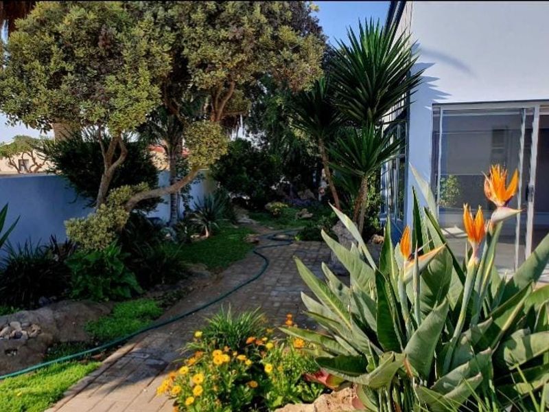 Newly Renovated 6-Bedroom Home for Sale in Henties Bay Central - Photo 4