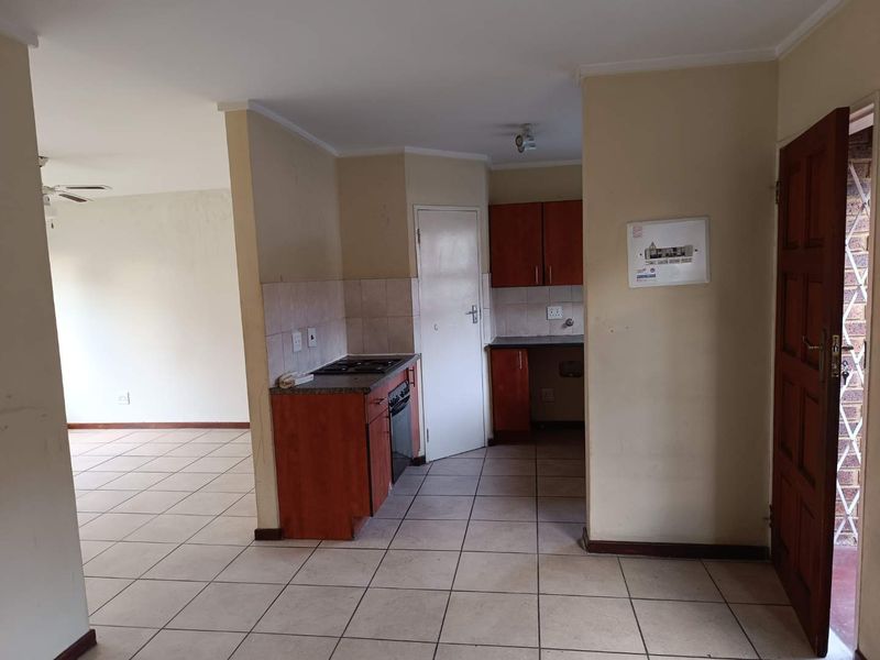CENTURION - THE REEDS - BARCELONA  SECURITY COMPLEX - LARGE GARDEN - 2 BED - 1 BATH - Photo 7