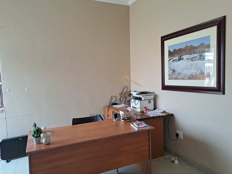 Business Premises with flat for sale in Central Walvis Bay - Photo 4