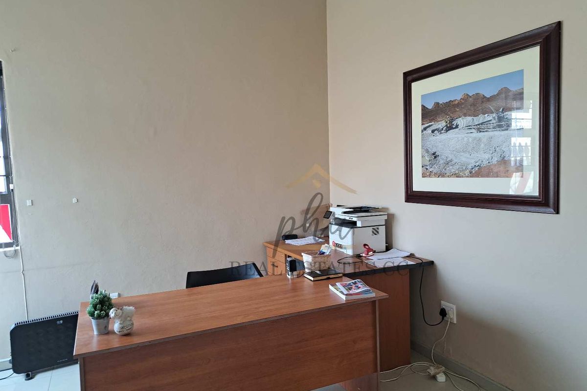 Business Premises with flat for sale in Central Walvis Bay - Photo 4