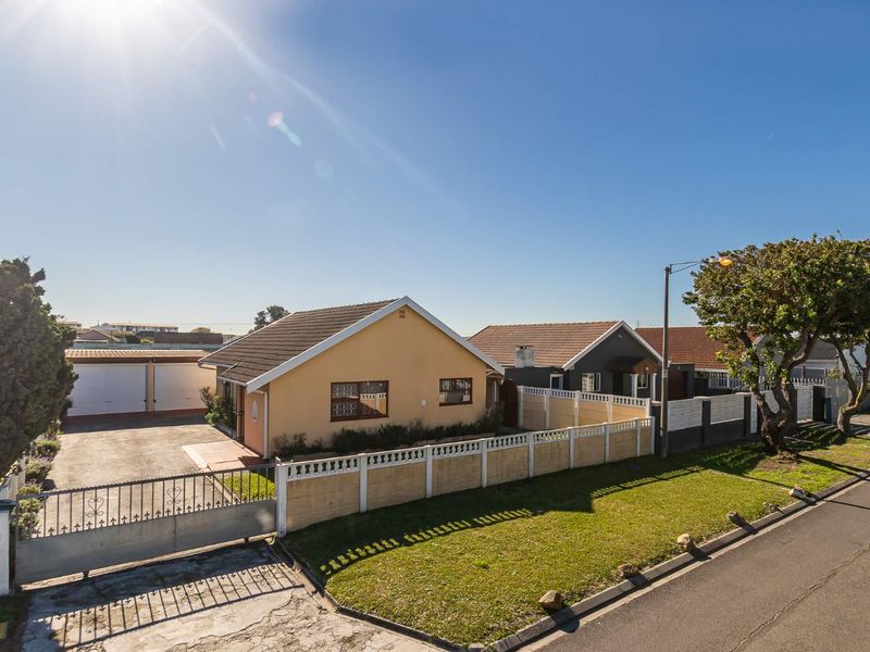 Spacious 3-Bedroom Property with Great Potential in Lotus River - Photo 1