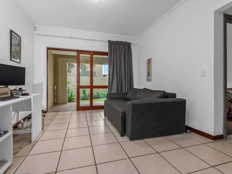 Superb 1 Bedroom, 1 Bathroom Garden Apartment For Sale in Broadacres - Photo 2