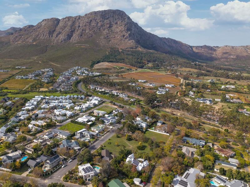 Discover a Rare Property Opportunity in Franschhoek - Photo 10