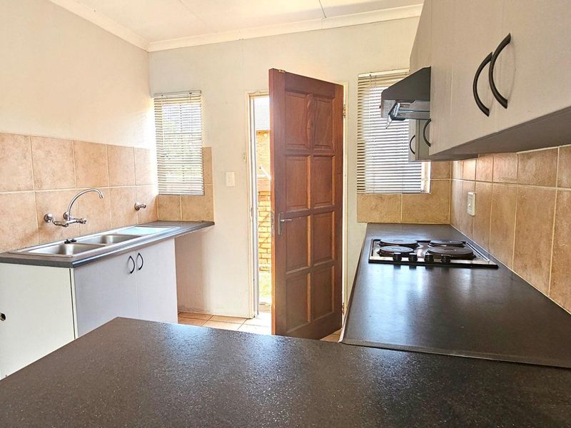 NEAT AS A PIN - WITH SPACE GALORE!! - Photo 10