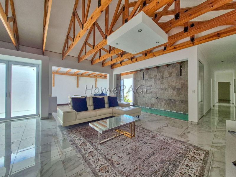 Fairway Estates, Walvis Bay:  Beautiful 4 Bedr Contemporary Home with indoor Pool is for Sale - Photo 10