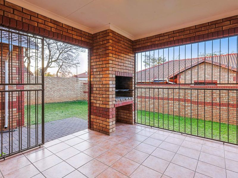 Spacious 3-Bedroom Home for Sale in Secure Meerlust Villas - Photo 9