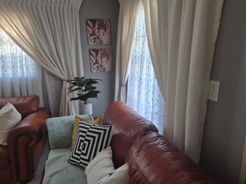 Clayville R 910 000- Beautiful Family Home - Photo 6