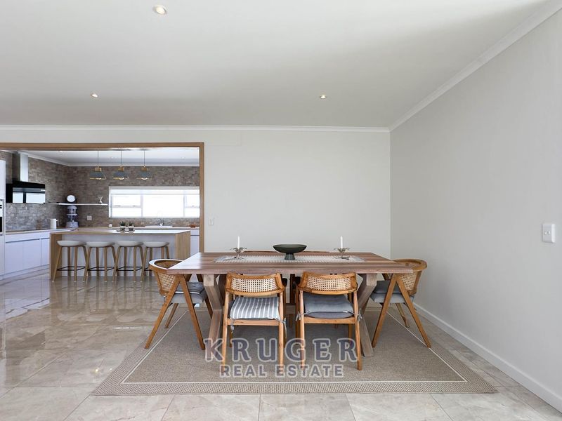 Contemporary Family Home - Photo 7