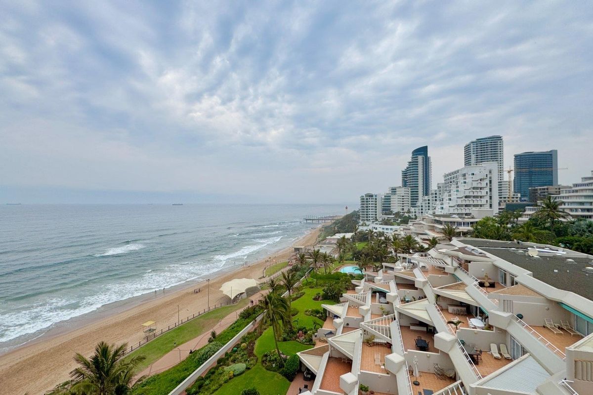 Exclusive Coastal Luxury - Photo 2