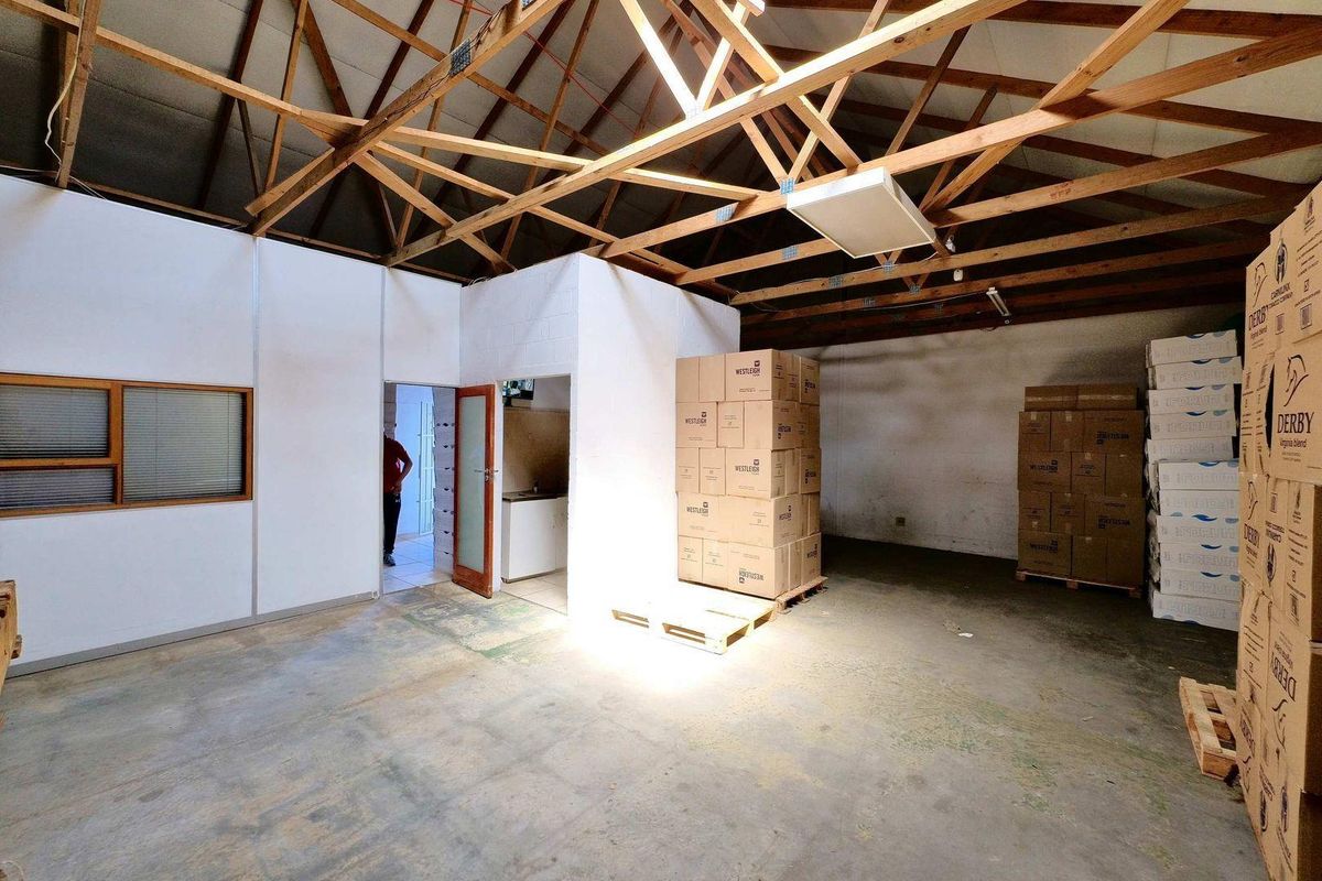 STRORAGE UNIT & OFFICE TO LET - - Photo 4