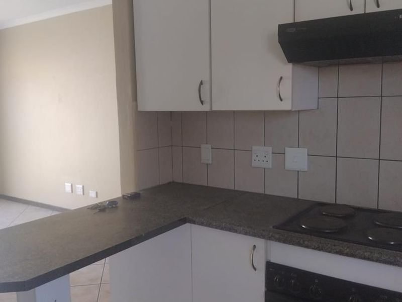 Ground floor unit ready to move in. - Photo 4