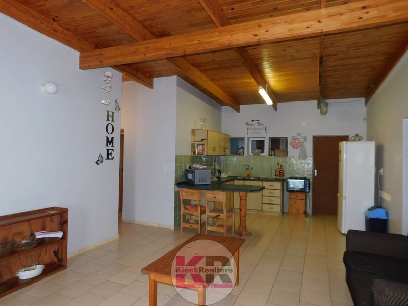 Charming & Spacious: A Classic Home with Endless Potential - Photo 4