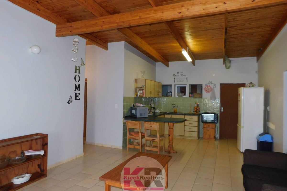 Charming & Spacious: A Classic Home with Endless Potential - Photo 4