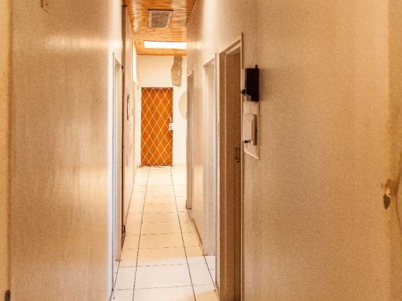 HOUSE FOR SALE - HOCHLAND PARK - Photo 6