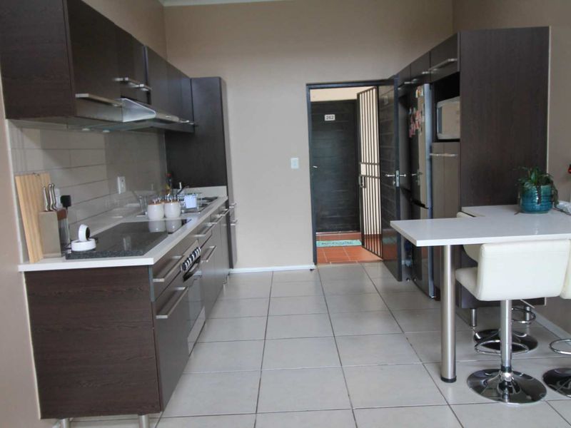Modern Apartment in Strelitzia Greenstone Hill - Photo 6