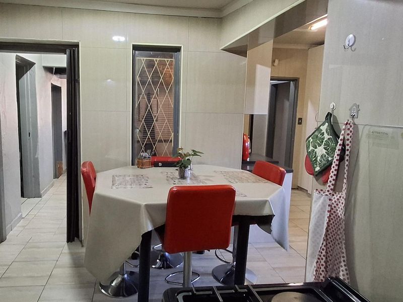 Immaculate 3 bedroom home - Photo 3