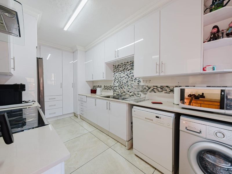 Facebrick Duplex Townhouse - Photo 9