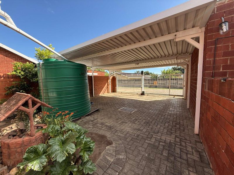 Beautiful 3 bedroom Townhouse for sale in Vryheid - Photo 2
