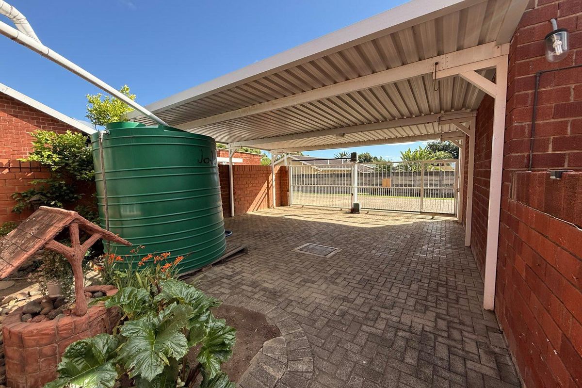 Beautiful 3 bedroom Townhouse for sale in Vryheid - Photo 2