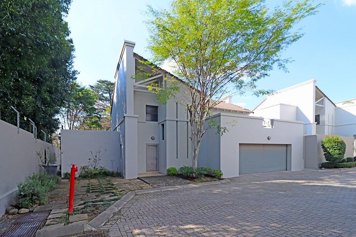 Stylish 3 Bedroom Townhouse with Pool in Sought After Waverley Gate - Photo 3