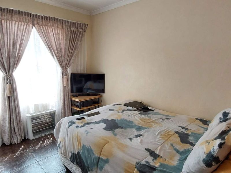 3-Bedroom Home in Secure Complex - Photo 7