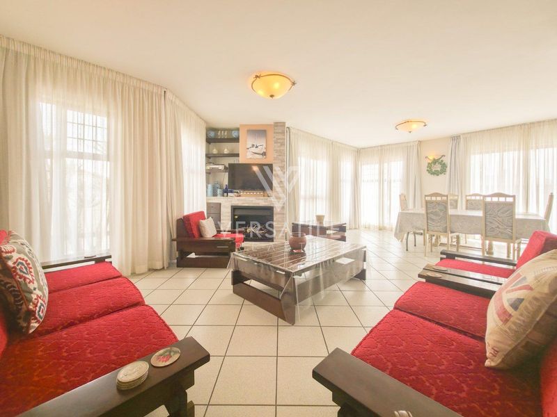 Lock-Up-and-Go Sectional Title in the Heart of Town - Photo 2