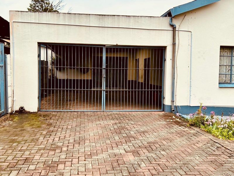 4 Bedroom House with a 2 bedroom flat - Photo 3