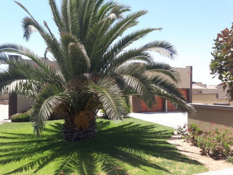 FOR SALE- 3 BEDROOM HOUSE IN HENTIESBAY, NAMIBIA - Photo 2