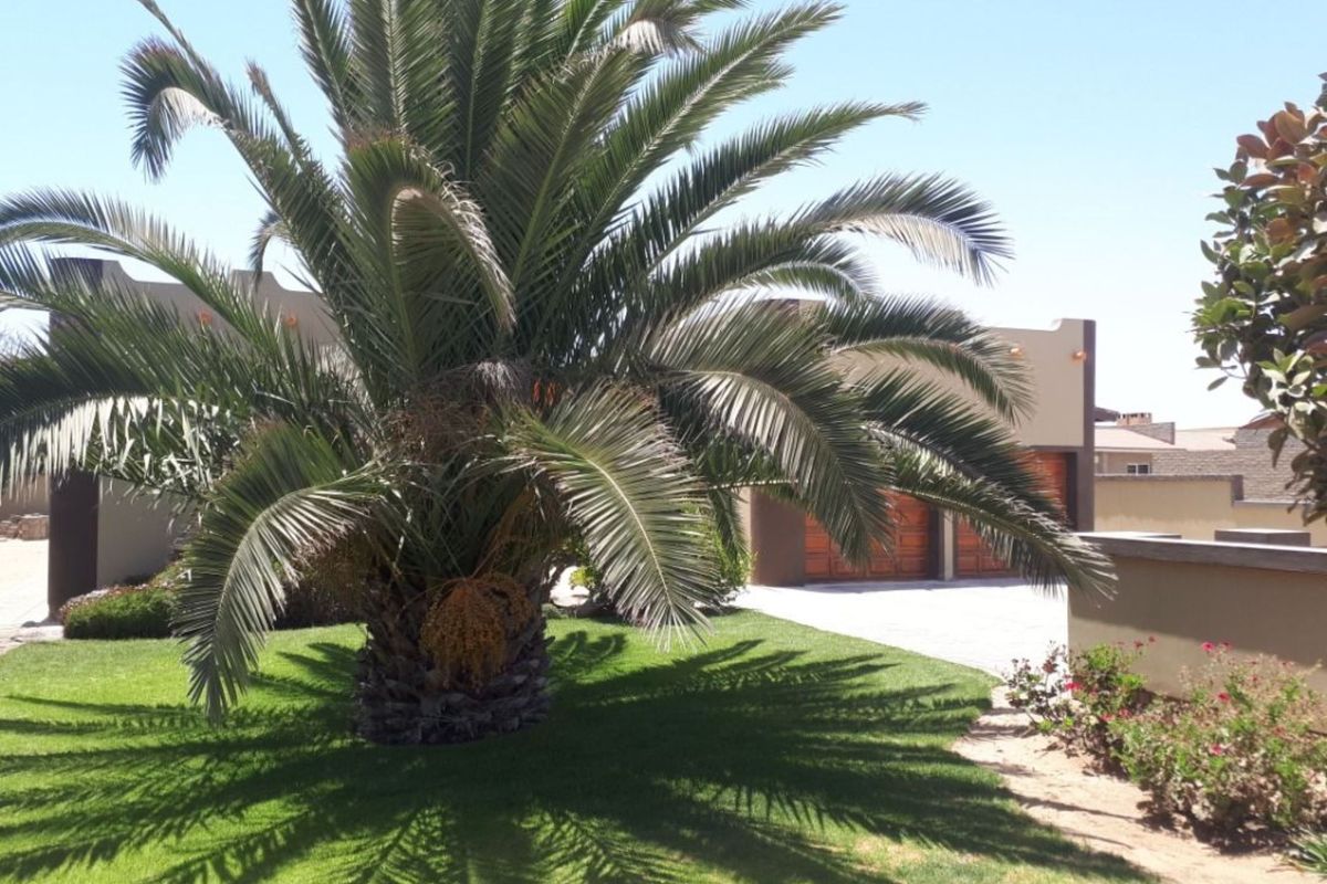 FOR SALE- 3 BEDROOM HOUSE IN HENTIESBAY, NAMIBIA - Photo 2