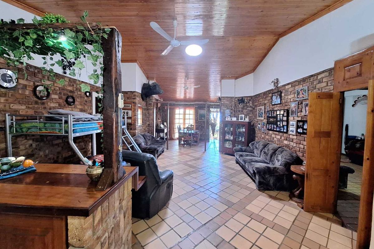 Bushveld Bliss - Spacious 3-Bed House with Modern Comfort - Photo 3