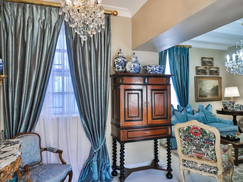 Renovated Sophistication - Photo 6