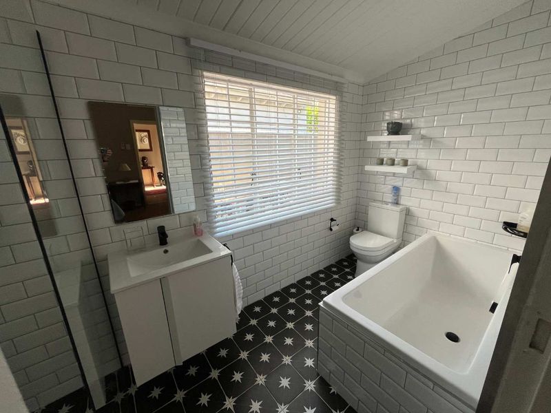 Charming Riverfront Home with Breathtaking Views - Photo 4