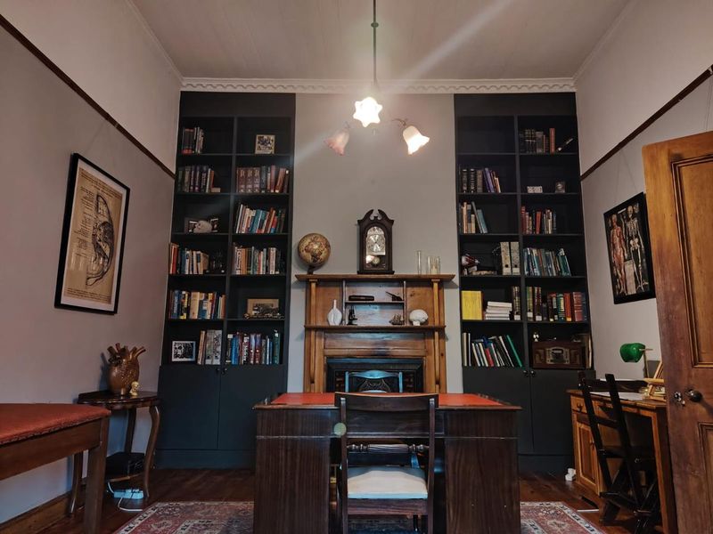 Old-Worlde Charm with Immaculate Elegance - Photo 3