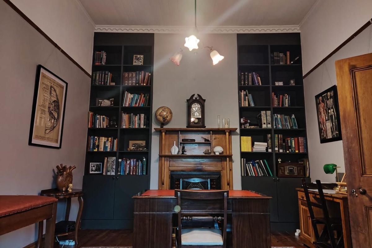 Old-Worlde Charm with Immaculate Elegance - Photo 3