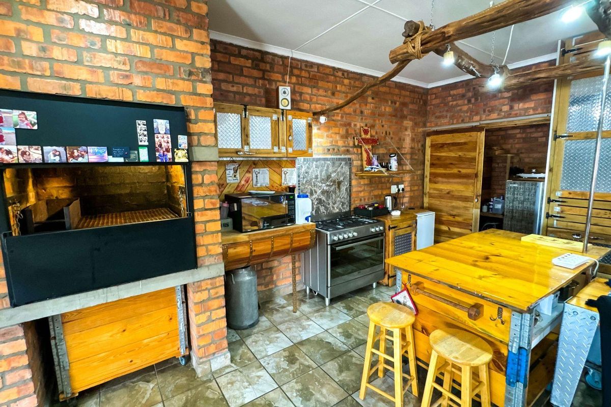 REFRESHINGLY DIFFERENT IN EVERY WAY FOR VERSATILE DUAL LIVING - Photo 3