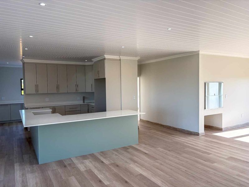 Brand new family home - Plattebosch Kloof. - Photo 10