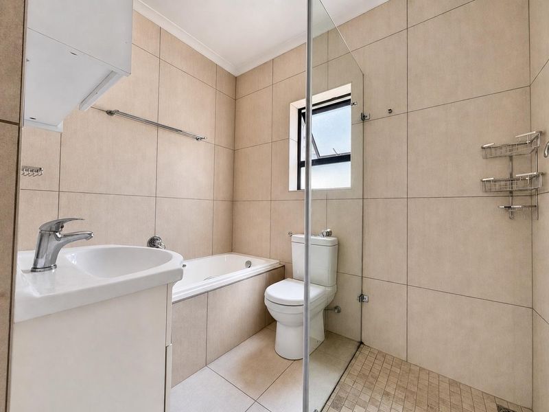 Modern Three-Bedroom Home in Parklands North - Photo 4
