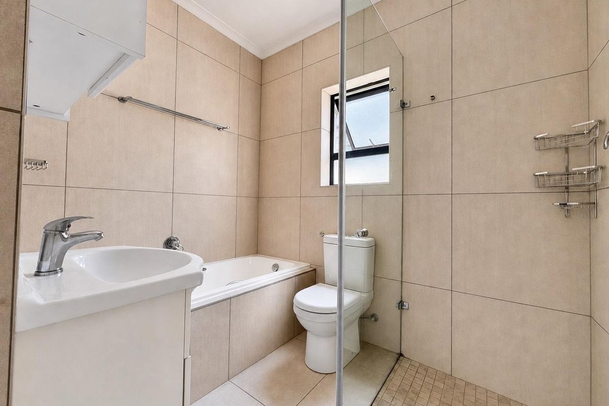 Modern Three-Bedroom Home in Parklands North - Photo 4