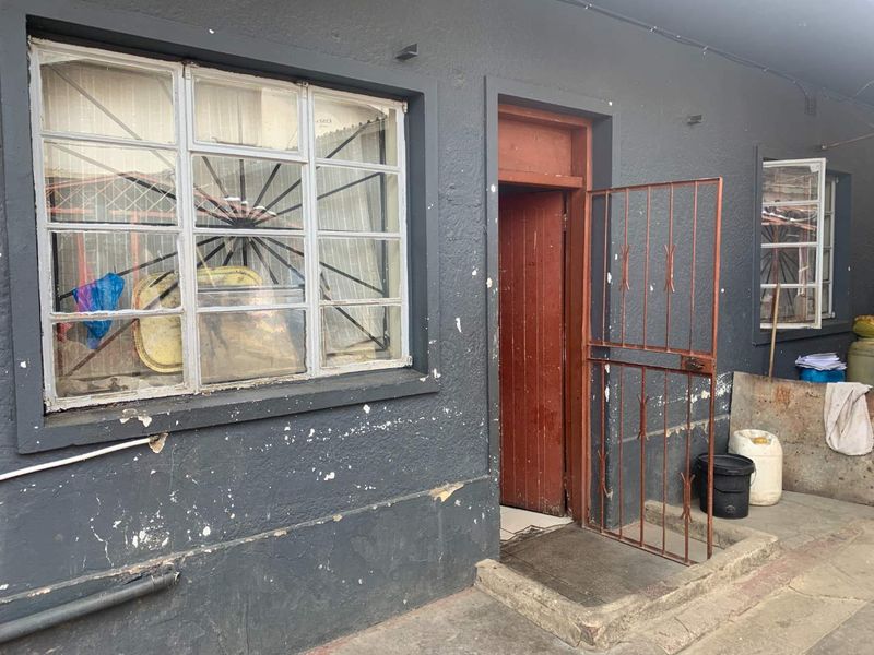 **Charming 3/4 Bedroom House for Sale in La Rochelle, South of Johannesburg** - Photo 4