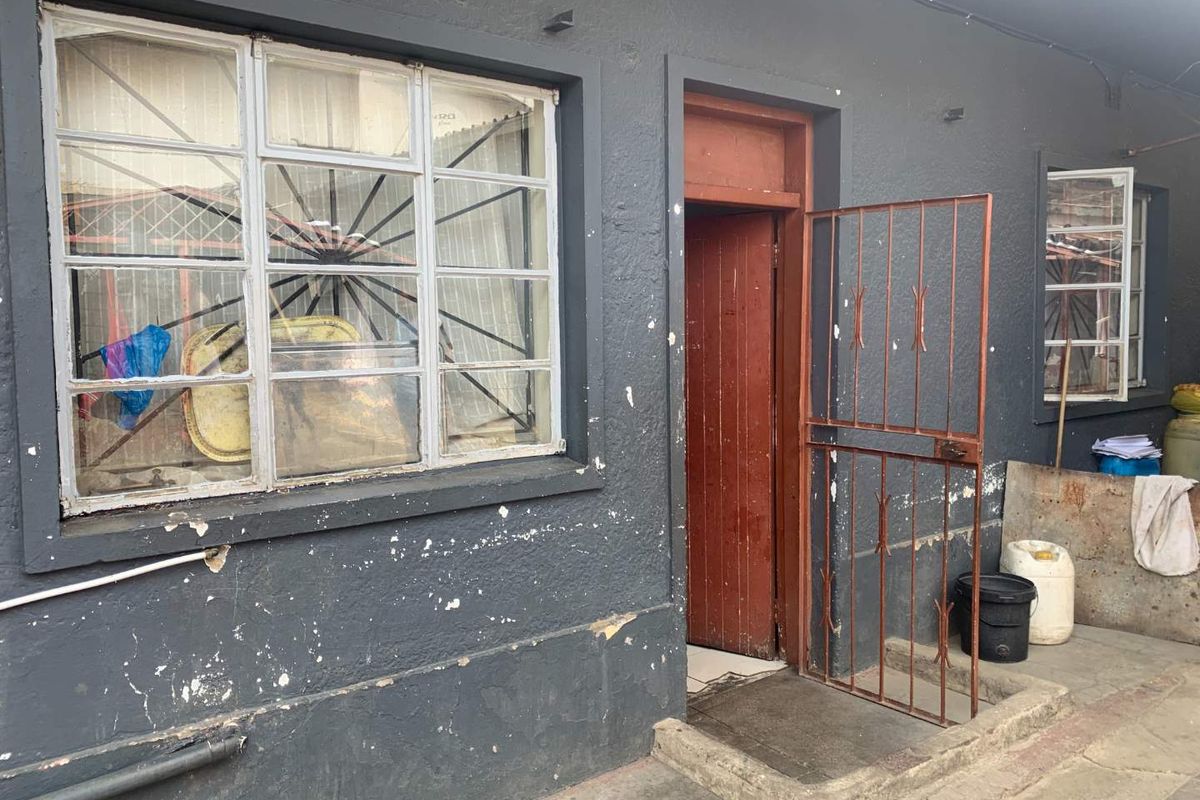 **Charming 3/4 Bedroom House for Sale in La Rochelle, South of Johannesburg** - Photo 4