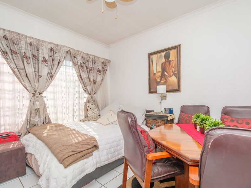 1 Bedroom Unit, set on the first floor in Great Condition. - Photo 10
