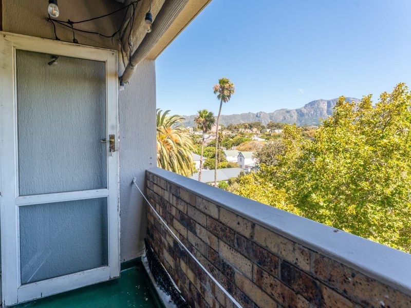 Spacious North-facing apartment with Balcony, Garage and Mountain views - Photo 5